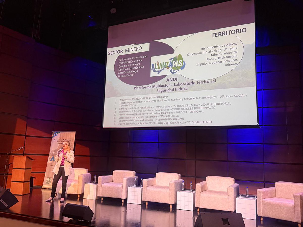 CNAB_ANDI's tweet photo. Hoy en IV Foro Nacional #APMC @ANDI_Colombia presentó como #AlianzaPAS es un escenario de innovación socioambiental y territorial de la mano del sector minero, buscando contribuir a decisiones basadas en ciencia, conocimiento local, tecnología y soluciones basadas en naturaleza. https://t.co/N7XzPqYD91