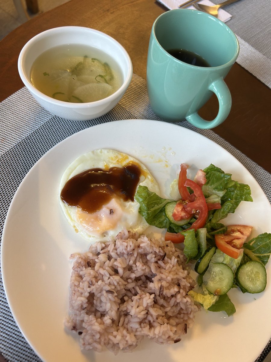 JapanWales's tweet image. おはようございます。
今日は目玉焼きにオーガニックライスの再登場です！
このお米好きなんですよねー。
明日は祝日です！
今日1日がんばろー！
#WALES #バギオ　#フィリピン留学　#英語留学