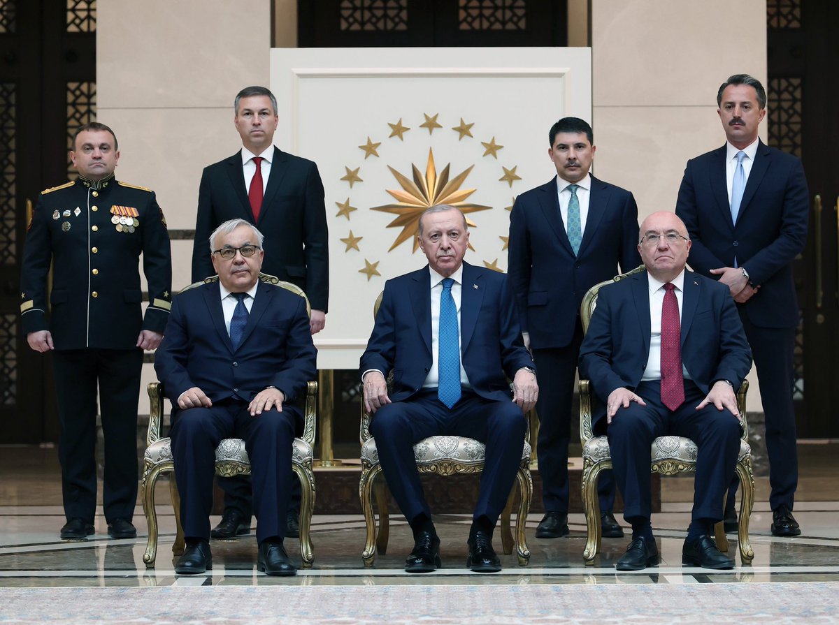 CBOHASANDOGAN's tweet photo. Cumhurbaşkanımız Sayın @RTErdogan, Rusya Büyükelçisi Sergey Vasilievich Vershinin’i Cumhurbaşkanlığı Külliyesinde kabul etti. 

Kabule Özel Kalem Müdürümüz, Sayın Büyükelçimiz Hasan Doğan bey Eşlik etti. 🇹🇷 https://t.co/w6p0XLyZjP