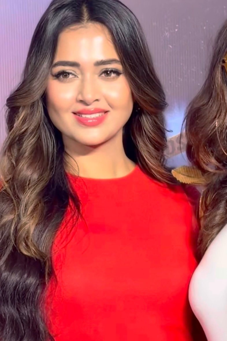 VinayRaghu02's tweet image. Some people are like champagne🍾 - Bubbly, Lovely, and Always a Celebration 
@itsmetejasswi #TejasswiPrakash #TejaTroops