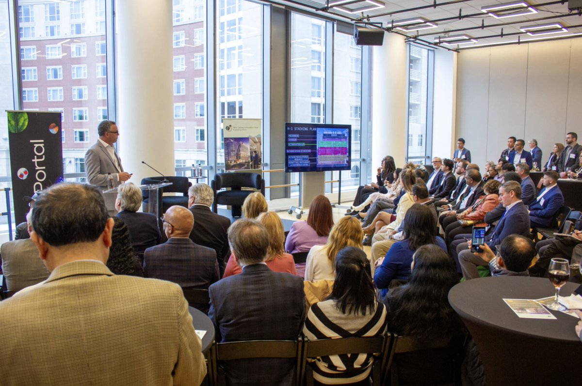 portalinno's tweet photo. We recently hosted a great fireside in New Jersey that featured Portal's Founder and CEO, @JohnLFlavin and Chris Picariello, President of @JNJNews Innovation! It was great to chat about NJ's growing life sciences ecosystem and rich innovation history. https://t.co/TzYmNaid30