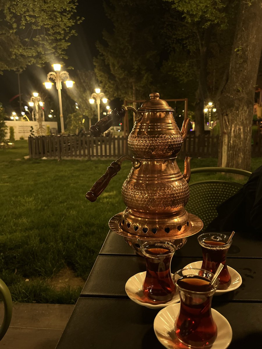 eloş tweet media