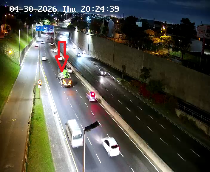 CapeTownFreeway's tweet image. 26043000182: Stationary Vehicle on N2 Outbound at Mowbray Main Rd (M4). Center lane closed. No delays #BeTheChange