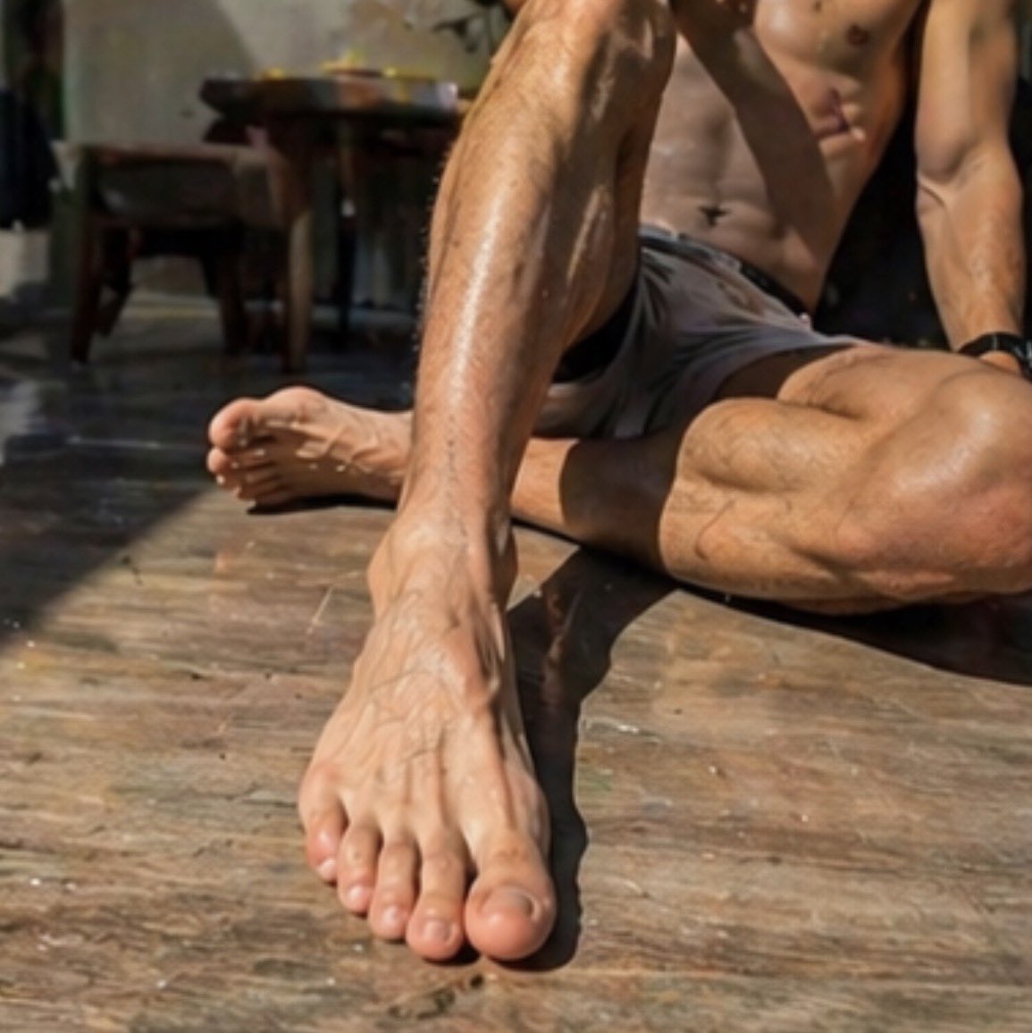 Njfeetlover's tweet image. Dead tired after the gym, can someone give me a foot massage? #gaymassage #footfetısh #master #feet #gay #onlyfans #feetfinder #nyc #chudai