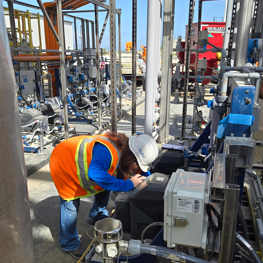 BlueWhiteInd's tweet image. BW®'s Susan Hopkins is getting the job done at this #WastewaterTreatment Plant in San Francisco. The new #WWTP is being outfitted with CHEM-FEED® Skid Systems Equipped with FLEXFLO® M4 Peristaltic Pumps. Nice work Sue! : bit.ly/4tPFRi2 #effluenttreatment #service #water