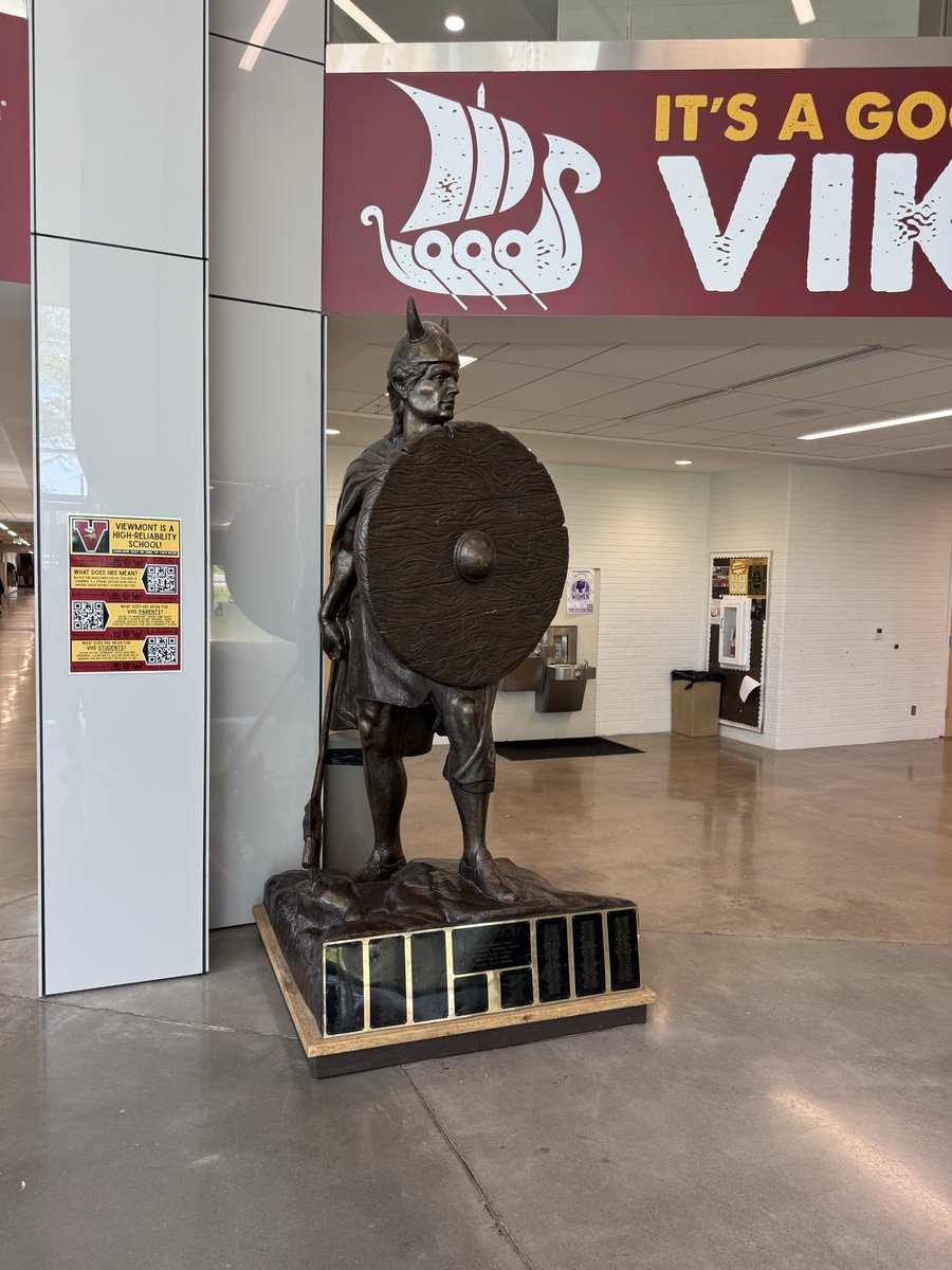 Coach_Brown5's tweet image. 📍 Looking for dogs that live in the trenches.⛓️⛓️‍💥
Win the line ❗️Win the game ‼️ 🐶🍖🏠

#GoDogs #ToughnessWins #PrideOfTheValley #DogPound #BewareOfDog