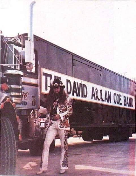 Verace_me's tweet photo. @CountryChord Everybody’s a fucking outlaw until it’s time to do outlaw shit. Coe lived and  did outlaw shit. I’ve been listening to #DAC since mid 70s. He played a free show for us when we lived down in Key West special guest was Greg Allman.
#RIPDAC https://t.co/l7aeODt1Ji