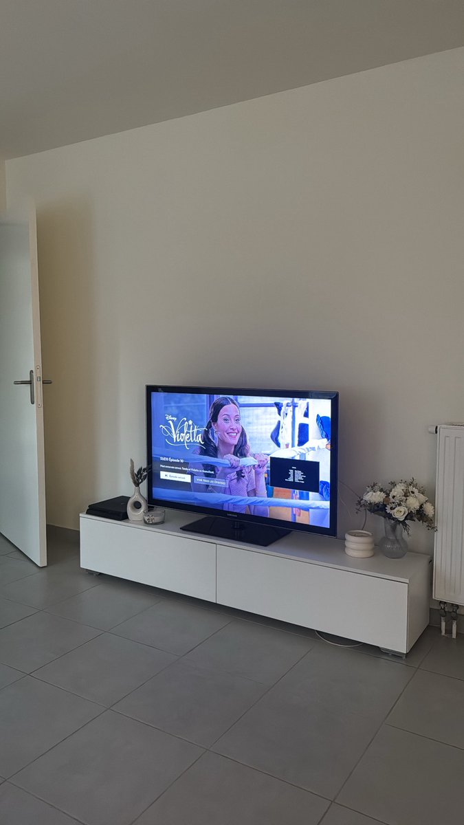 _clrrtt's tweet photo. @soxmai3 Hello ma star je sais pas ce que tu cherches réellement mais moi j’ai pris ce meuble tv sur Amazon a - de 100€ https://t.co/yIHaHZMHDf
