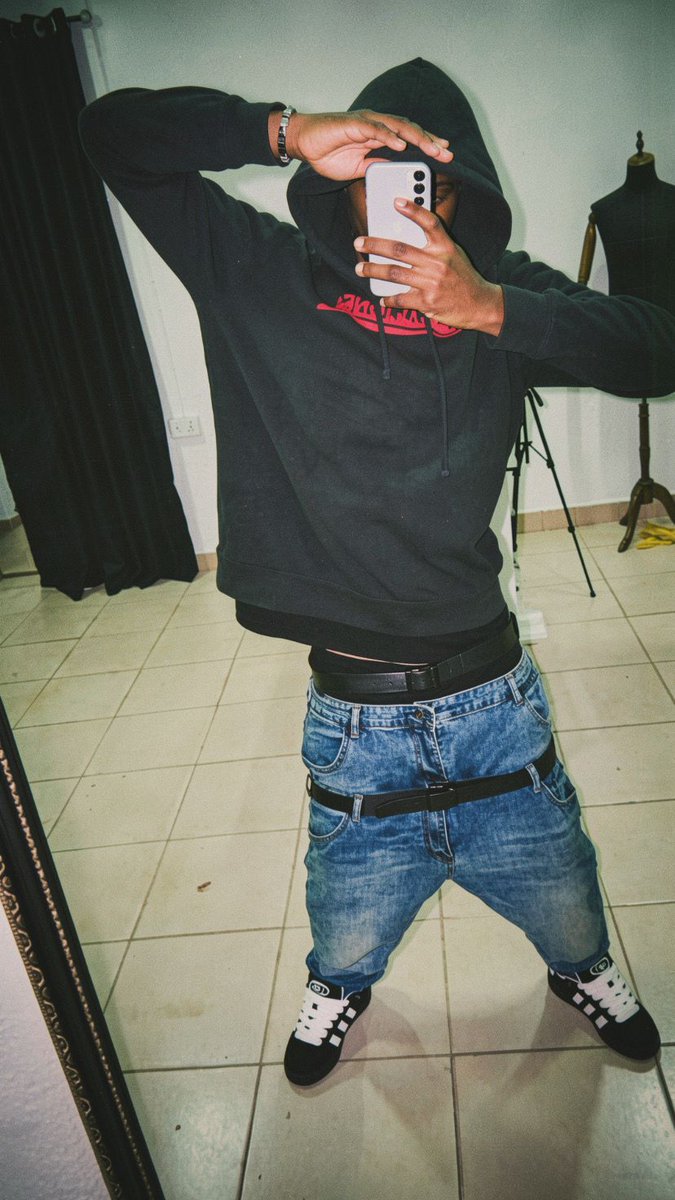 ictheplug's tweet photo. neither the art,
nor the modeling…
one of them will show up in the end.
you’ll see. https://t.co/ZG43c2WbYD