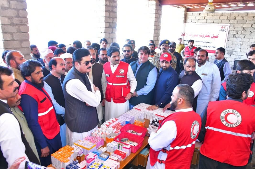 _CARKP's tweet photo. The KP Governor Faisal Karim Kundi visited the Afghan Transit Point at Hamza Baba Camp with Shakeel Safi to review arrangements for Afghan returnees. The Governor emphasized dignified repatriation &amp; directed that all possible facilities be ensured in line with federal policy. https://t.co/nGXFu2pqBb