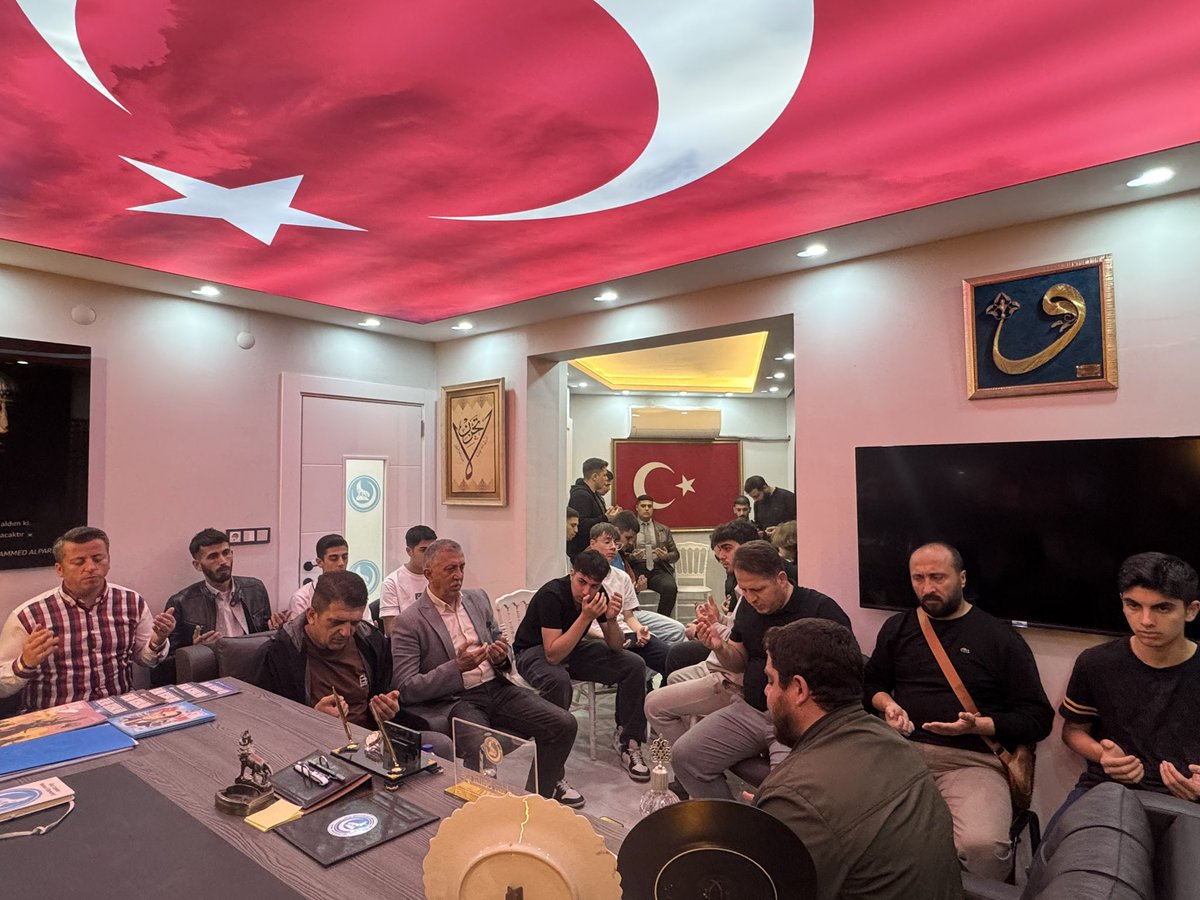 Ülkü Ocakları Manisa İl Başkanlığı olarak, her perşembe akşamı düzenlemiş olduğumuz Kur’an-ı Kerim tilaveti programına katılım sağlayan tüm misafirlerimize teşekkür ederiz.