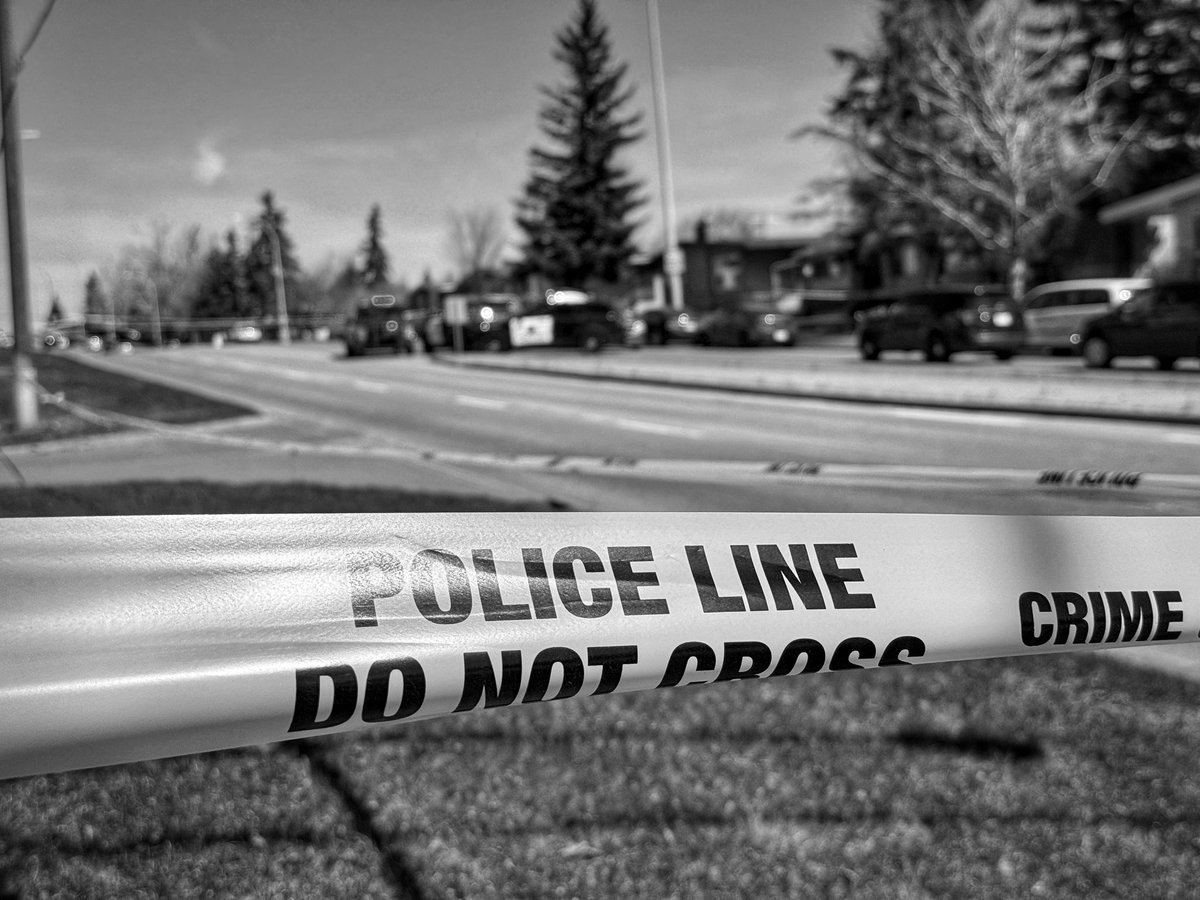 CameraGuyNick's tweet image. CPS responded to the 4300 block of 14 St NW and discovered two children deceased in the back of a vehicle. One male is now in custody. No additional information has been released. #calgary #yyc