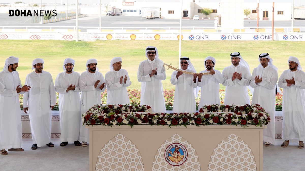 dohanews's tweet image. #Qatar’s Amir Sheikh @TamimBinHamad Al Thani attended the closing races of the Purebred Arabian Camel Racing Festival for the Sword of HH the Amir for the 2025–2026 season at Al Sheehaniya Camel Racetrack on Thursday afternoon. He crowned the winners of the main races, in the
