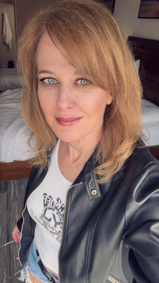LGLegs's tweet image. Happy Thirsty Thursday! Vacation mode activated 😎 Headed out for some shenanigans! Be good or be good at it!!