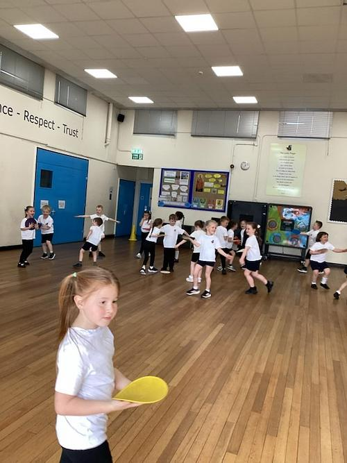 St_Nicholas_CEP's tweet photo. What an energetic PE session with Kav, Badgers! 🏃

We turned the hall into a movement playground—calling out body parts to place on circles (shoulders, elbows, knees, even ears!).

Then came the pizza game 🍕—carefully protecting their “pizza” circles while moving. 
#NewRomney https://t.co/lgNRYE0iee