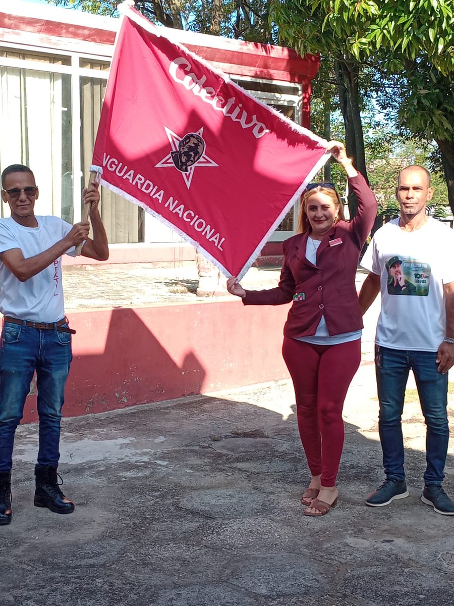 Recibe Filial Copextel Las Tunas bandera que los acredita como un colectivo Vanguardia Nacional en saludo al #1roDeMayoEnCuba.

#LaPatriaSeDefinde 
#MisManosPorCuba
#LasTunas