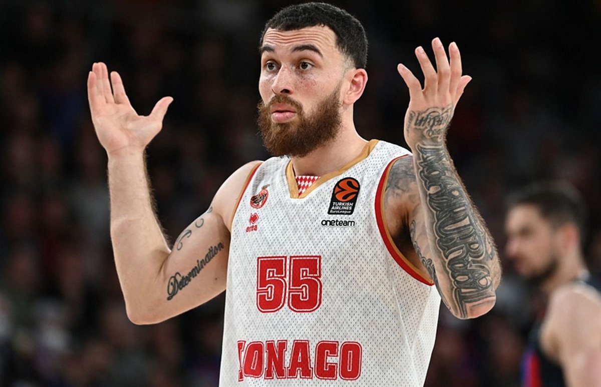 markos_153's tweet photo. Που είναι ο Αναστόπουλος ? #olymon #OlympiacosBC https://t.co/ZOm8X1GuCW