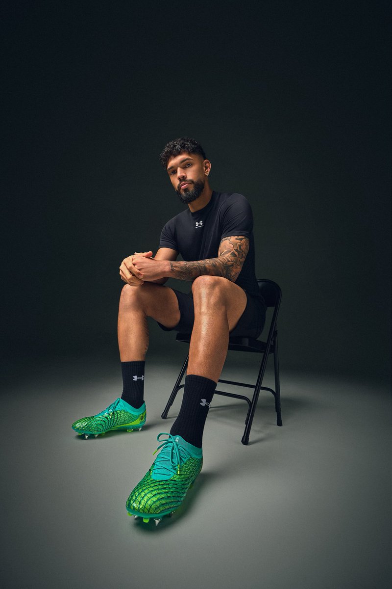 Juliosaza's tweet photo. Under Armour  anunció a Omar Alderete como nuevo embajador global de la marca. 

El defensor de la Albirroja 🇵🇾 y del Sunderland es el primer futbolista paraguayo en integrar el roster internacional de UA junto a Rüdiger del Real Madrid, Hakimi del PSG y Konate del Liverpool. https://t.co/X9j1CCRzHu