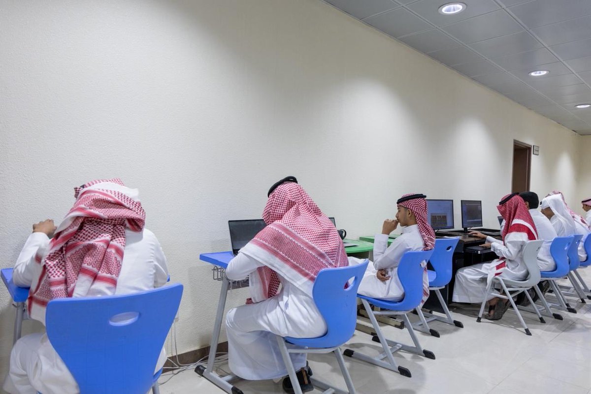 MOE_HHL's tweet photo. اختتمت منافسات المرحلة الثالثة من الأولمبياد الوطني للعلوم والرياضيات #نسمو في #تعليم_حائل اليوم الخميس في مراكز ثانوية الأمير عبدالعزيز بن سعد ومركز الموهوبين ومركز الموهوبات و الثانوية التاسعة. https://t.co/CMta98Hd4B