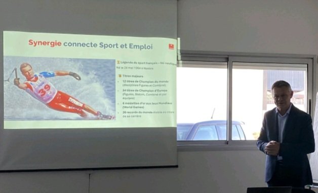 patricemartin12's tweet image. #Masterclass
Rencontre avec les partenaires du @LaRocheVF Club pour parler sport et entreprise à l'initiative de @Synergie La Roche sur Yon avant de partager un match mémorable PSG vs Bayern
Merci pour l'accueil Yvan Bordet, Maxence PILLAUD et Axel SELAKOVIC
#Synergie #Partage