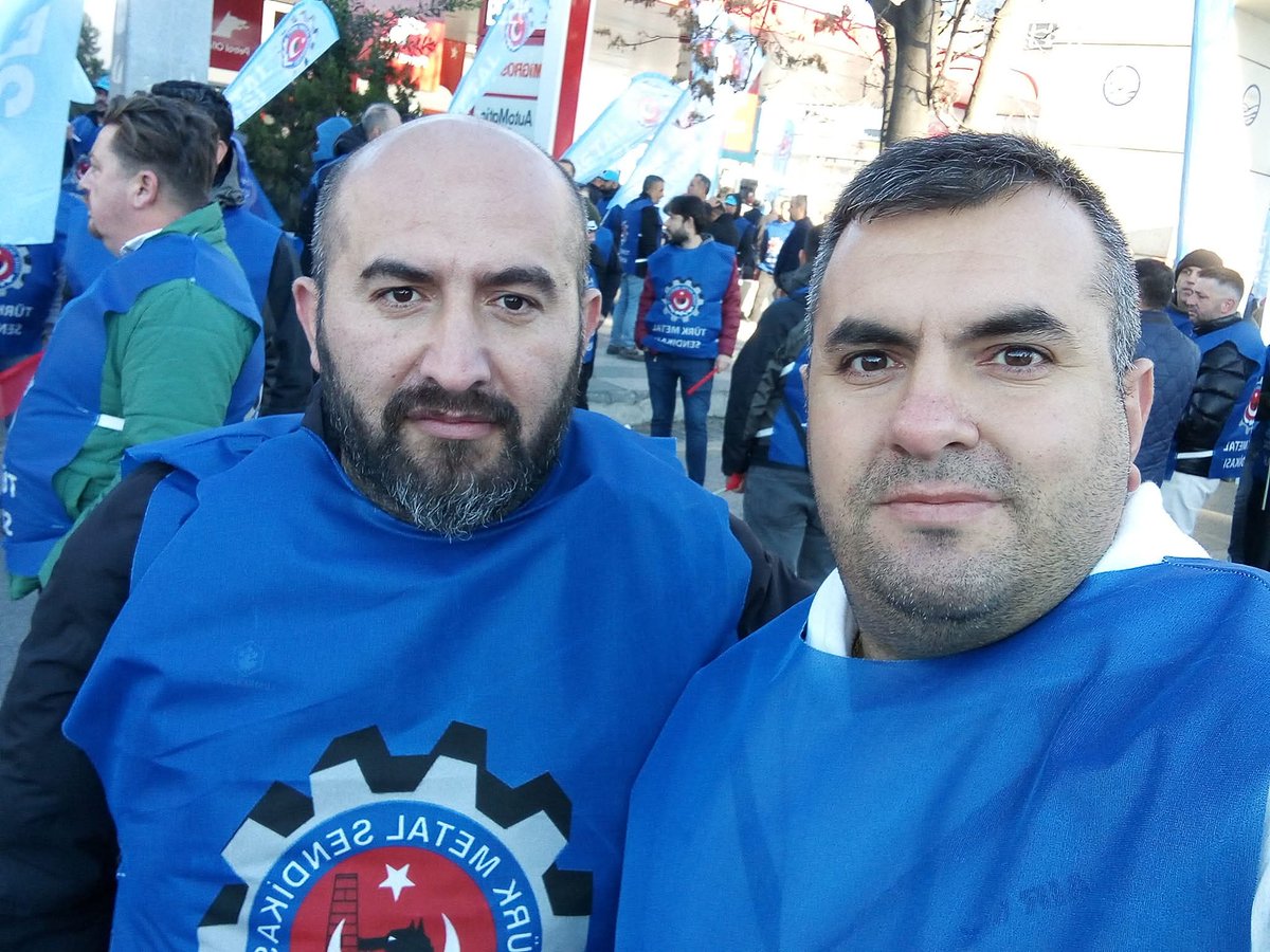 huseyin80190's tweet image. Emeğin Olduğu Yerde Umut 
Umudun Olduğu Yerde Gelecek Vardır.
1 Mayıs Alın Terinin ve Mücadelenin Günüdür 
#Yaşasın1Mayıs🇹🇷✊️🇹🇷
#TuzlaŞubesi
#Stoeger🇹🇷