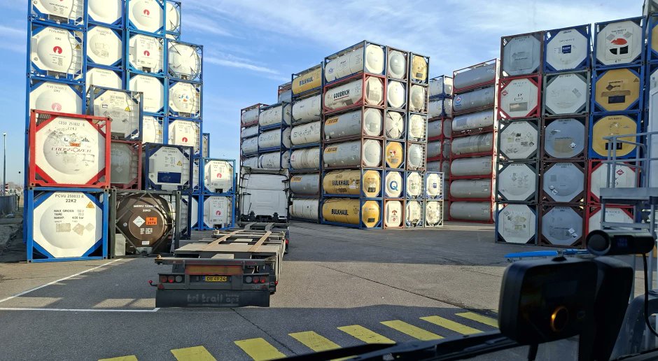 Karol1669024's tweet image. BRAWO POLSKA🇵🇱

Polska firma pokonała Holendrów w walce o strategiczny port. Teraz widać, jak bardzo się opłaciło

Przejęcie holenderskiej grupy Nijman/Zeetank przez polską Trans Polonię okazało się jednym z najważniejszych ruchów logistycznych w Europie. Polacy zdobyli