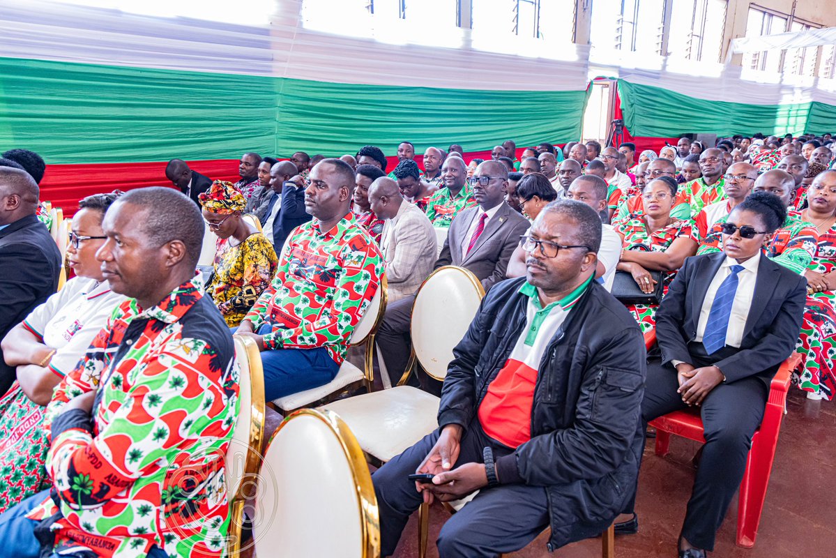 <a href="/Burundi1stLady/">Angeline Ndayishimiye Ndayubaha</a> prône l’humilité et la tolérance*

Prenant la parole à son tour, l’épouse du Chef de l’Etat #burund_ais, <a href="/Burundi1stLady/">Angeline Ndayishimiye Ndayubaha</a>
a rappelé que diriger les autres exige compréhension et patience. Elle a également élargi son message au cadre familial, appelant les couples à