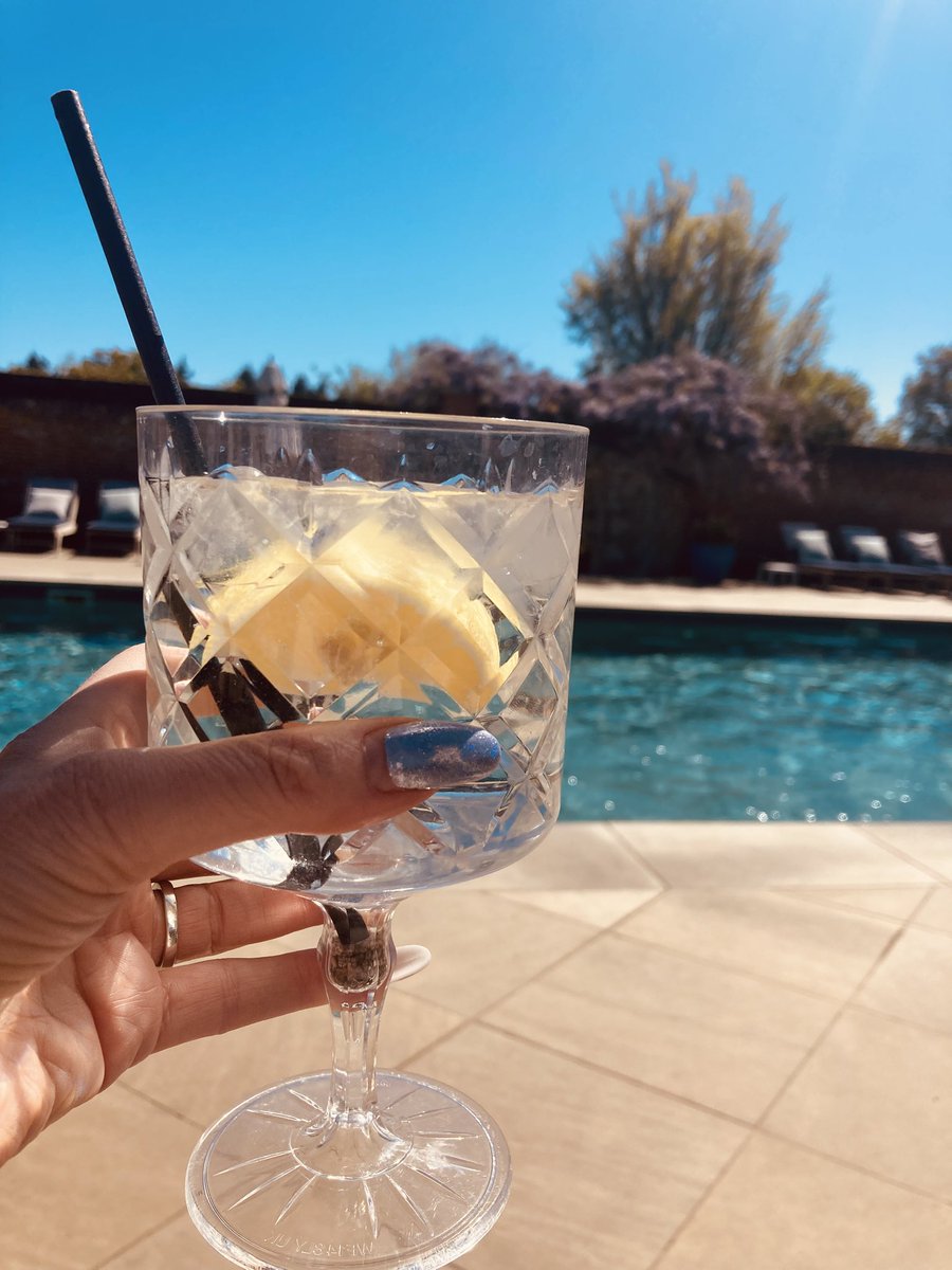 FifitFiona's tweet image. #chilling #poolside #sun #norfolk #fritton ❤️🌞