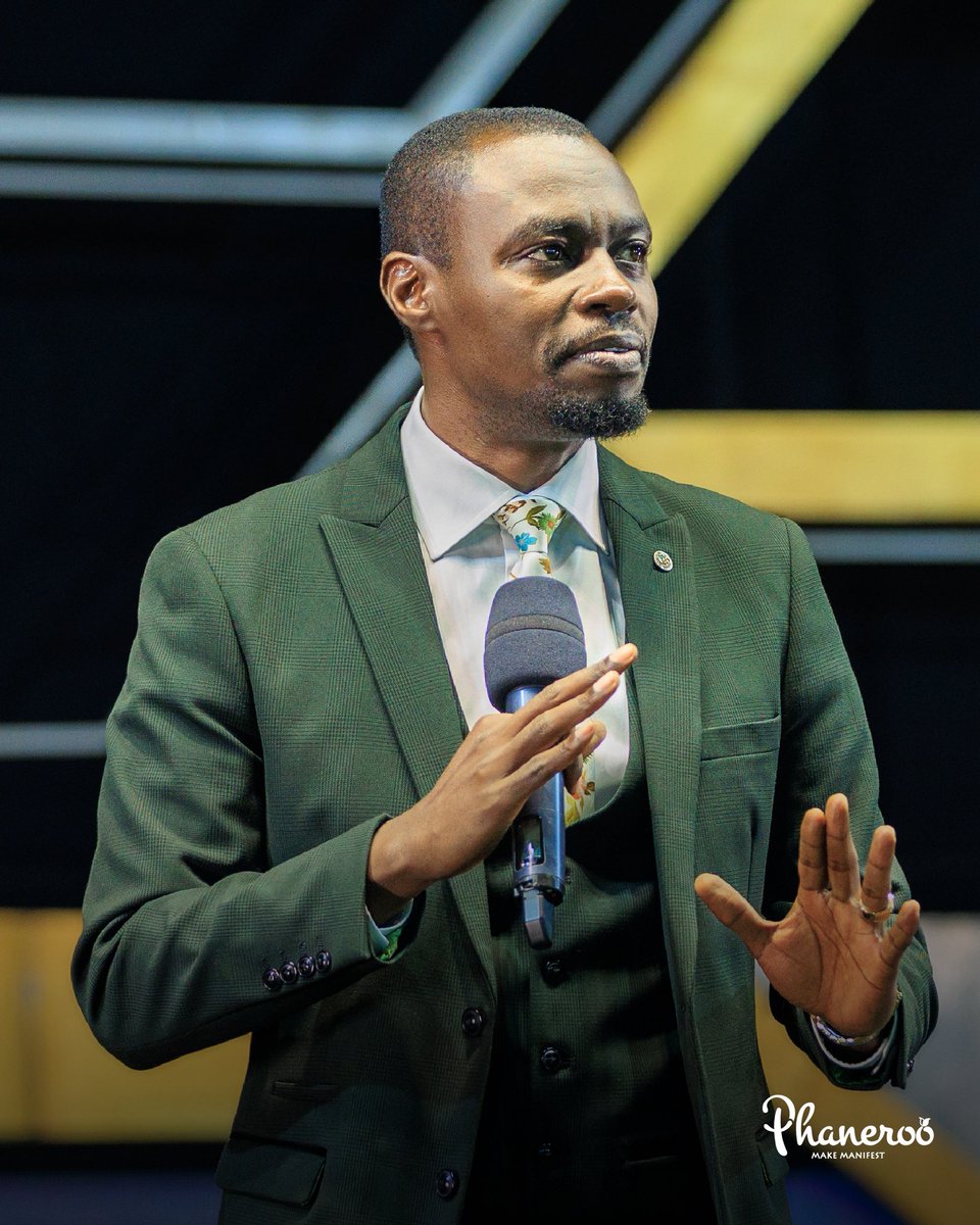 Phanerookampala's tweet photo. When the Hand of the Lord is operating on a man's life, the seed of greatness is stirred into manifestation. Refuse to use carnal formulae and schemes to announce yourself or force your entry into places of greatness. The arm of flesh fails; but when the Hand of the Lord lifts a man he shall surely succeed. 

https://t.co/tB9isnZ0RL 

#Phaneroo | #LiveNow