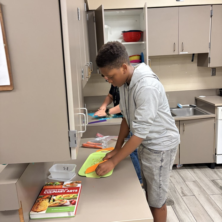 HumbleISD_CMS's tweet photo. Culinary students stirred up comfort with homemade chicken noodle soup! π²π₯ From chopping to simmering, they built skills and flavor in every bowl. Cozy, classic, and delicious! #TheColtWay https://t.co/naYkw9H01f