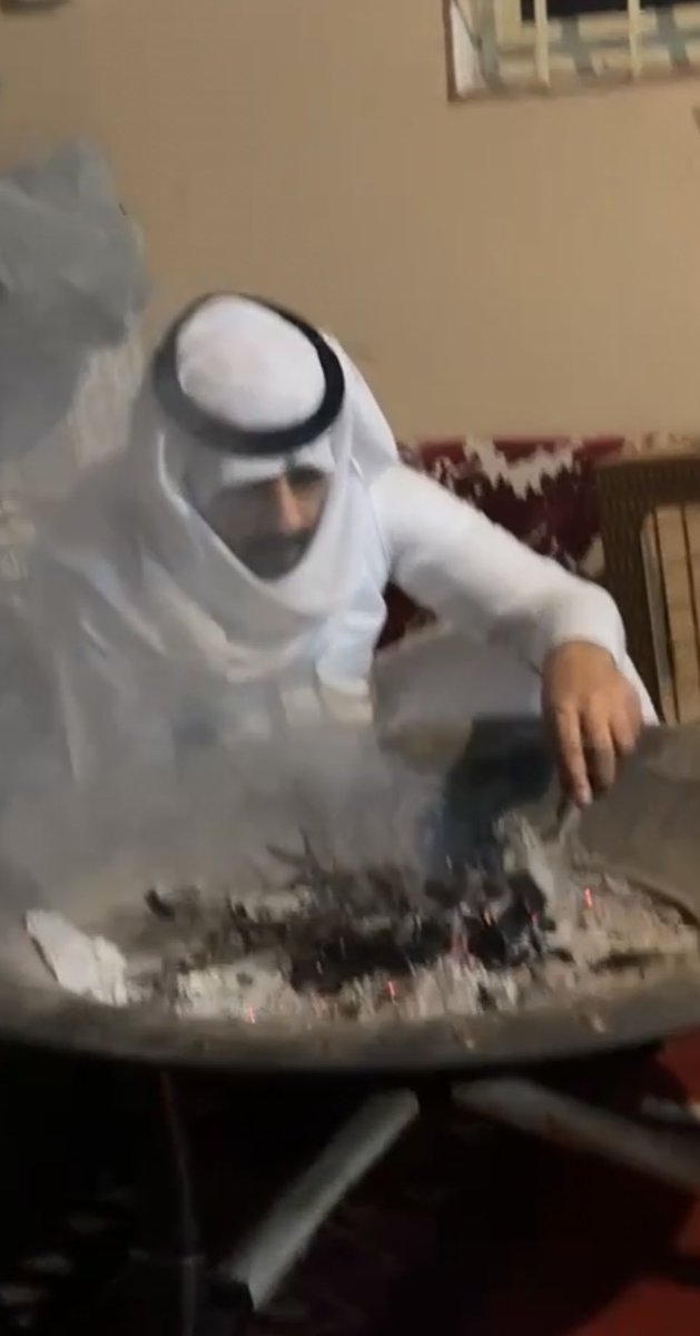 moa_mooh's tweet photo. تقابلت ضلعان ناحل العود 
كنهم ما بينهم في طلايب 

من طاوله حظ فلا طاوله زود 
نهدين رويانه وبطن حايب https://t.co/yFK0l4g7Wg