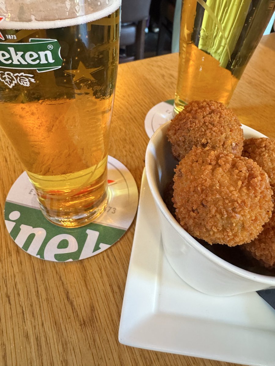 's tweet image. Weekendje weg … tijd voor een biertje 🍻

#Terschelling #weekendjeweg