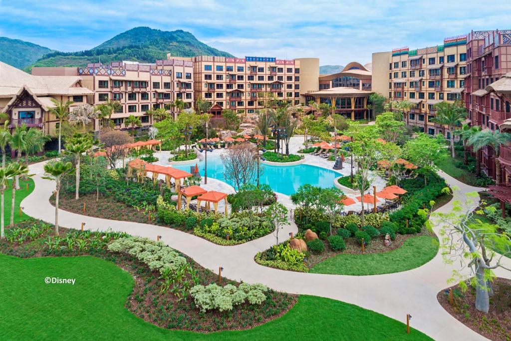 DistoryChannel's tweet photo. @ThemeParkLore Yes of WDW's but Hong Kong has Disney Explorers Lodge, so comes just before Lakeshore Lodge 😀 https://t.co/TLsOyXpf8f