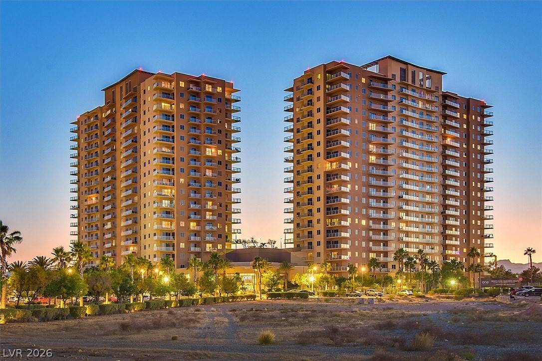 charmainepro's tweet photo. 8255 Las Vegas BLVD #908 is a stunning, fully furnished 2-bed, 2-bath condo at One Las Vegas. Wake up to breathtaking mountain views, relax on your private balcony, and enjoy evenings with sparkling city lights. https://t.co/pja3hRoRir https://t.co/xdmgIAlGQC