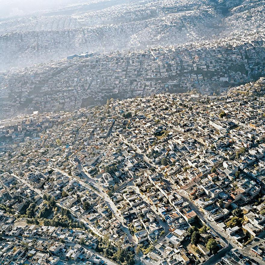 ECOWARRIORSS's tweet image. For over 100,000 years, the Earth had only 10 million people on it at any one time
Then 2 billion in 1927, 3 billion in 1960, 4 billion in 1974, 5 billion  in 1987, 6 billion in 1999 and 7 billion in 2011. 8 billion by 2022, 9 billion by 2030 and 10 billion before 2040.
