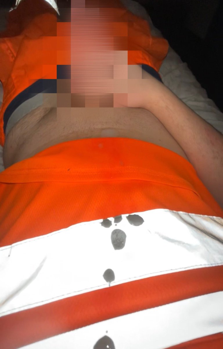 who’s clearing up my mess? 👀 
-
#gaynsfw #highvis #nsfw