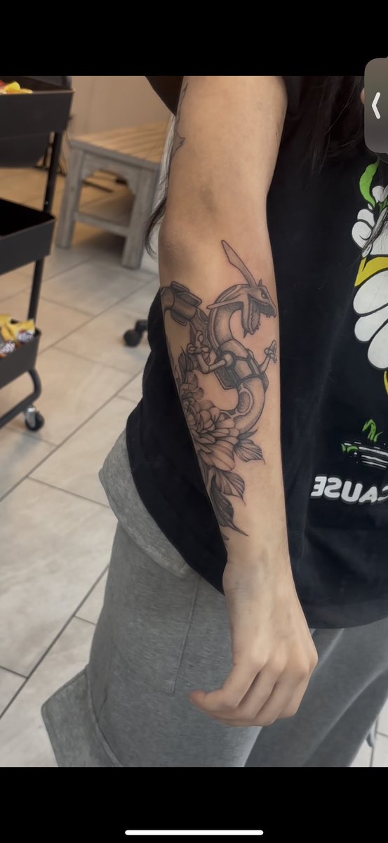 theyluvsmallz's tweet photo. baddie+pokemon lover https://t.co/jXnDsJ1ppe