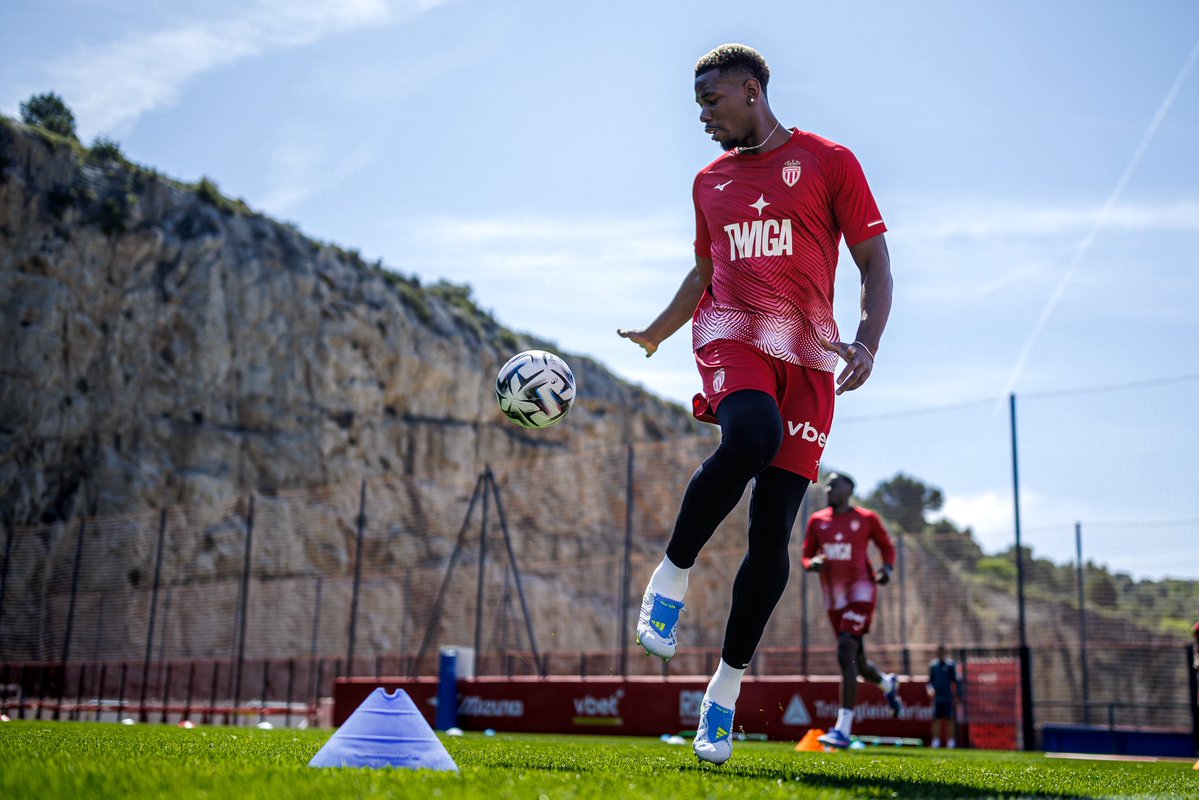 Paul Pogba tweet media