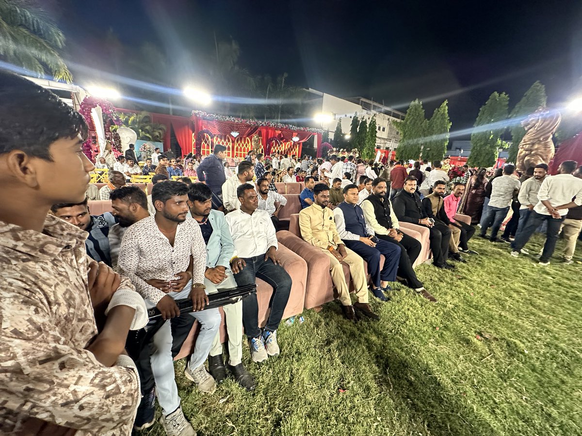 उड़ना ( पाटन‌ ) से श्री रोहित रजक जी के यहां विवाह कार्यक्रम जबलपुर में सम्मिलित हुआ।

रहुल संघ पुनम एवं परिवारजनों को शुभ विवाह की अग्रिम बधाई एवं सुखद, समृद्ध व मंगलमय दाम्पत्य जीवन के‌‌ लिए अपना स्नेहपूर्ण आशीर्वाद प्रदान किया।