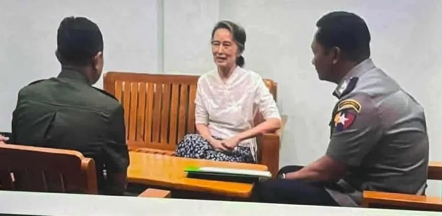 TurnellSean's tweet photo. At a personal level I am happy beyond words that Daw Aung San Suu Kyi, my friend and inspiring, brave, funny, and compassionate ‘boss’ seems to have been moved from prison into house arrest. 
But I’m also seething still that she remains under ANY form of arrest https://t.co/xeq0Rk7g1I