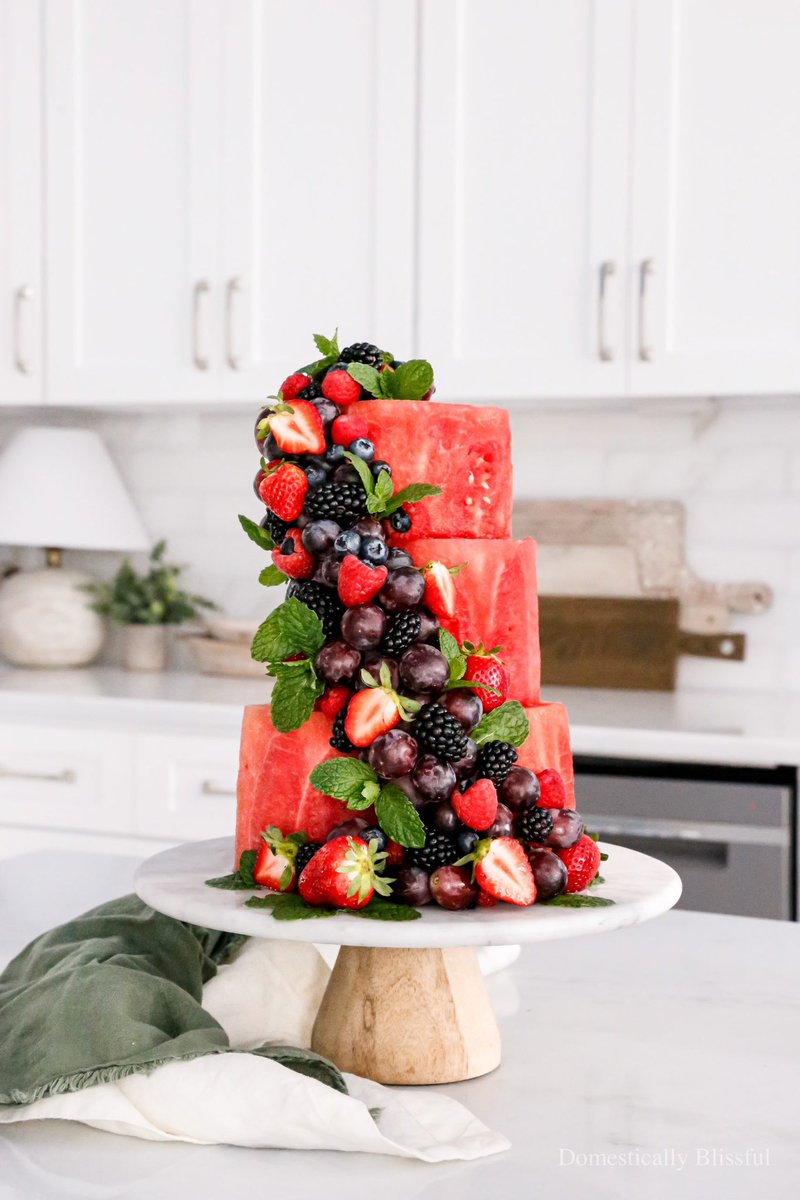KIondike_'s tweet photo. My future wedding cake https://t.co/AET1VBlPzO