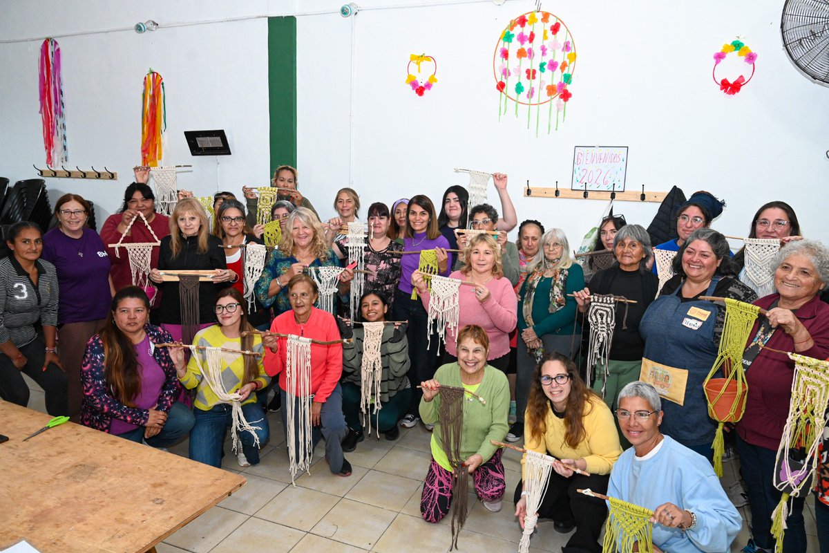 GiselaLZamora's tweet photo. ¡Acompañé el cierre del taller de bijouterie y macramé del programa Emprendedoras Rodantes en Rincón de Milberg! 

Una iniciativa que impulsa la autonomía económica de las mujeres en todo el distrito, brindando herramientas para emprender y fortalecer sus proyectos 💜✨ https://t.co/sXvt7D04Kz