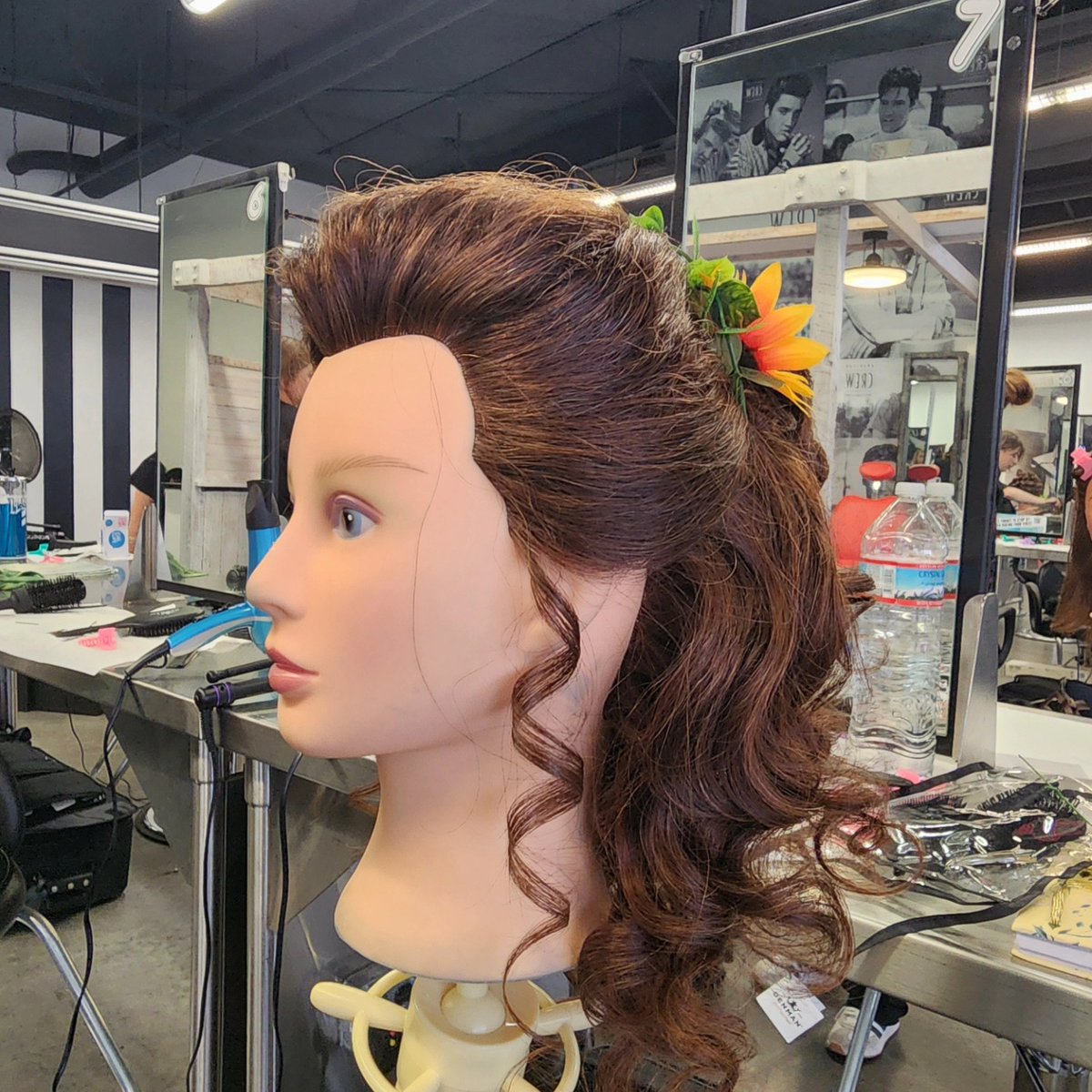 _creativite3vg's tweet image. Pixie cut time! ✂️😍
I will never get tired of doing these! They’re bold, stylish, and always a vibe!!!

#hair #haircut #hairstyles