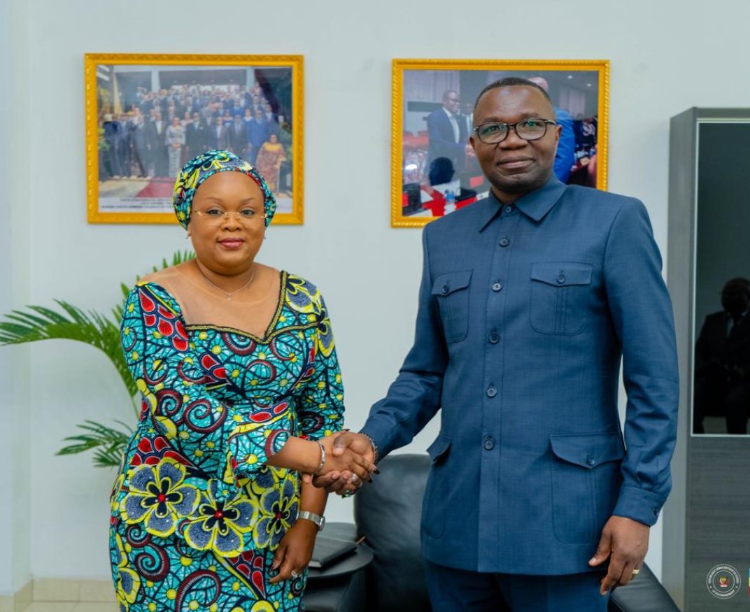 YvesBuya1's tweet photo. #RDC OCC : endéans moins de 100 jours, la DG ai Christelle #Muabilu impose l'élan du redressement tant souhaité, des prouesses vérifiables au menu de sa gestion ! [Les coulisses internes]

Aux âmes bien nées, la valeur n'attend pas le nombre d'années, dit-on.  En moins de 100 jours à la tête de l'Office congolais de contrôle, madame le Directeur général ad intérim Christelle Muabilu appuie résolument sur l'accélérateur en vue d'une véritable cure de jouvence face au bon fonctionnement de l'OCC. Loin du folklore médiatique, Christelle Muabilu a réussi à sanctionner sévèrement les auteurs de la fraude à travers les agences de l'OCC où des faits de détournement ont été signalés. Depuis son intérim, elle paie régulièrement et à la bonne date, les agents et cadres de l'OCC. Y compris les agents et cadres des zones occupées dans la partie est du territoire congolais, par les supplétifs du régime de Kigali, perçoivent leur salaire. Ce n'est pas tout. 

En moins de 100 jours de travail, madame le Directeur général ad intérim de l'Office congolais de contrôle Christelle Muabilu a appliqué à la lettre les recommandations de redressement issues de la commission mise en place par le ministre du commerce extérieur Julien Paluku Kalongya. Dans la même optique, elle ne ménage aucun effort, pour appliquer scrupuleusement les résolutions de bon aloi prises par le conseil d'administration de l'Office congolais de contrôle, en vue de maximiser les résultats escomptés au bénéfice du peuple congolais, suivant la vision du président de la République Félix-Antoine Tshisekedi Tshilombo. Il est à noter également des permutations réfléchies dans des agences OCC où des cas de fraude ont été décelés, à travers la vigilance de la commission de redressement et d'autres rapports du ministère de tutelle. 

Sous l’impulsion de la Direction Générale, à travers le leadership performant de Madame Christelle Muabilu, l’Office Congolais de Contrôle a franchi une étape décisive dans sa mission régalienne. Le redressement de l’institution n’est plus un simple slogan, mais un moteur de croissance qui se traduit par un boost spectaculaire de la production et des recettes. ​Cette dynamique, à en croire une source interne, repose sur une gestion de proximité qui ne laisse aucune place à l'approximation. Grâce à la mise en place d'une Task Force réactive et à une remontée d'informations journalières, la Direction dispose d'un diagnostic en temps réel de la santé financière et administrative de chaque entité. Ce suivi permanent a permis de redynamiser les centres de production, de fluidifier les opérations de contrôle et de verrouiller les mécanismes de captage des fonds.

​En renforçant la traçabilité et en optimisant les processus de conception technique, ce leadership de terrain garantit que chaque acte de contrôle génère sa pleine valeur. Ce n'est plus seulement une réorganisation administrative, c'est une véritable stratégie de performance qui sécurise les recettes de l'État et valorise la production nationale avec une rigueur sans précédent. L'OCC s'affirme ainsi comme une institution transformée, où l'excellence managériale se mesure désormais par des résultats concrets et une intégrité financière absolue.

Tout laisse croire que l'efficacité n'a pas de genre. La bonne gouvernance, soit-elle appliquée par un homme ou une femme, est la seule thérapie du changement radical tant attendu. À l'Office congolais de contrôle, les signaux de redressement imposent dorénavant un nouveau vent, grâce au leadership performant d'une dame, Christelle Muabilu. D'ici 100 jours, d'autres détails s'en suivront.