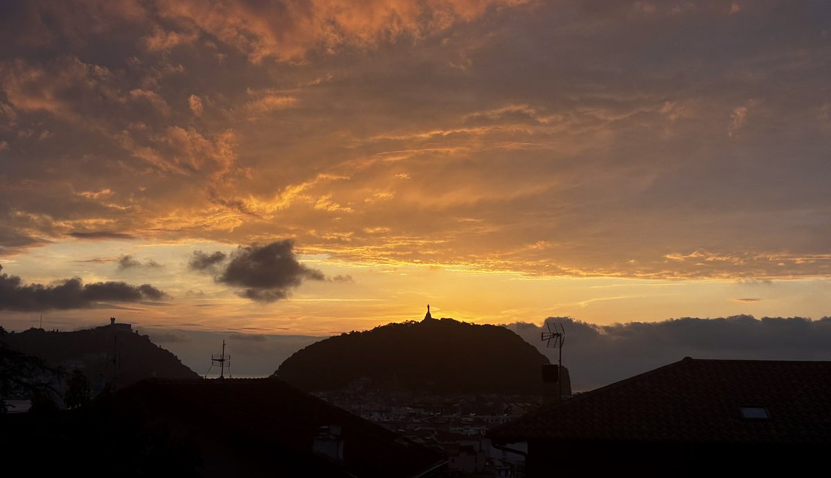 davidjcome1's tweet image. Sunset

Mike Olfield

Paseo Xabier Aizarna 

Egia 

Donostia/San Sebastián España 🇪🇸 

#Sunset 

#Sunsets

#Streetshoot

#streetphotography

#shotoniphone