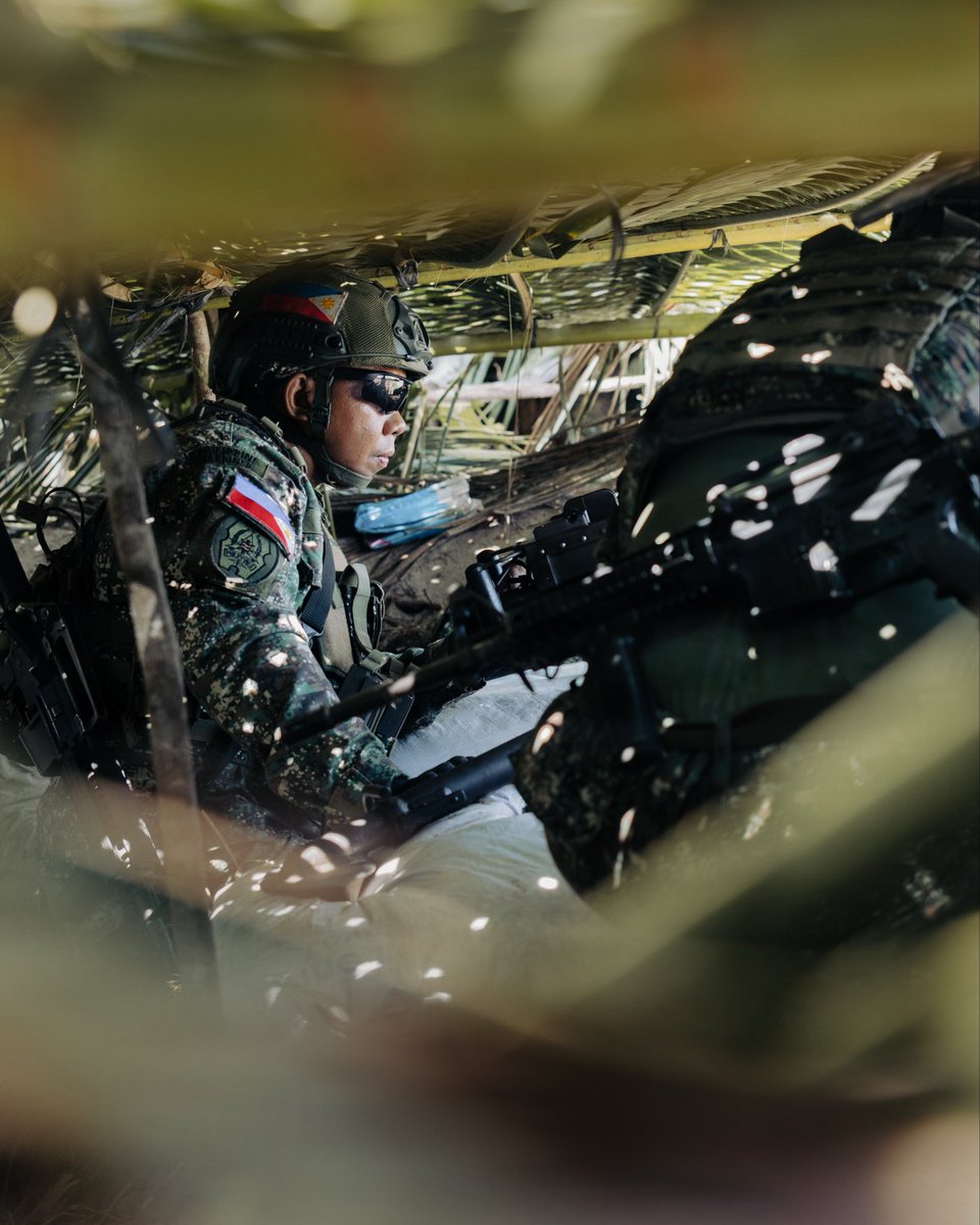 PacificMarines's tweet photo. Practice Makes Perfect!🇵🇭🇺🇸

#PacificMarines with @1stMarDivision, @MRFDarwin, and #PhilippinesMarines from Marine Battalion Landing Team 11 rehearse a live-fire drill during #ExerciseBalikatan 2026, April 26, 2026. 

📸: Cpl. Caleb Goodwin | @USMC 

@INDOPACOM
#BK26 #philippines https://t.co/MevTAkB0Gm