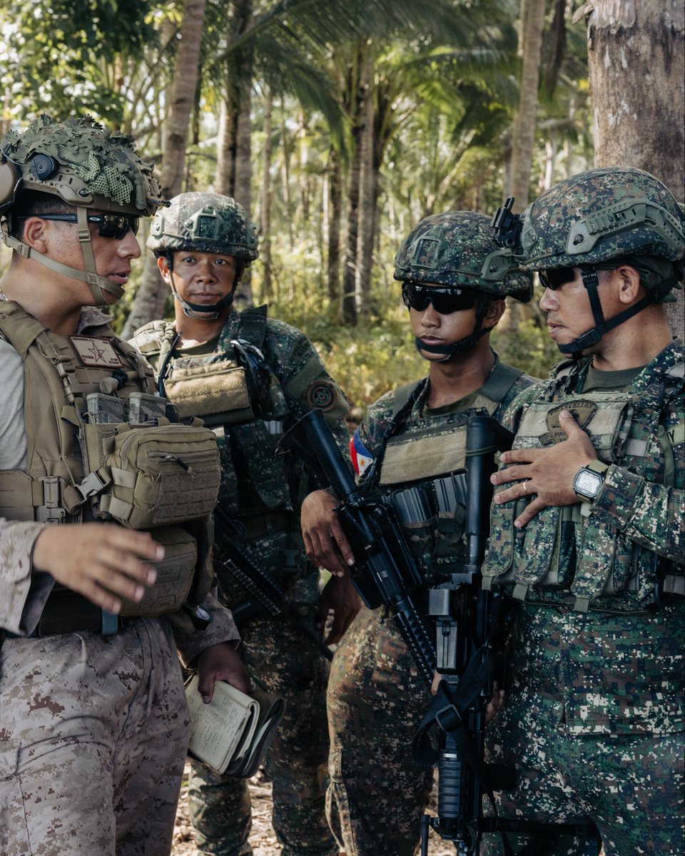 PacificMarines's tweet photo. Practice Makes Perfect!🇵🇭🇺🇸

#PacificMarines with @1stMarDivision, @MRFDarwin, and #PhilippinesMarines from Marine Battalion Landing Team 11 rehearse a live-fire drill during #ExerciseBalikatan 2026, April 26, 2026. 

📸: Cpl. Caleb Goodwin | @USMC 

@INDOPACOM
#BK26 #philippines https://t.co/MevTAkB0Gm