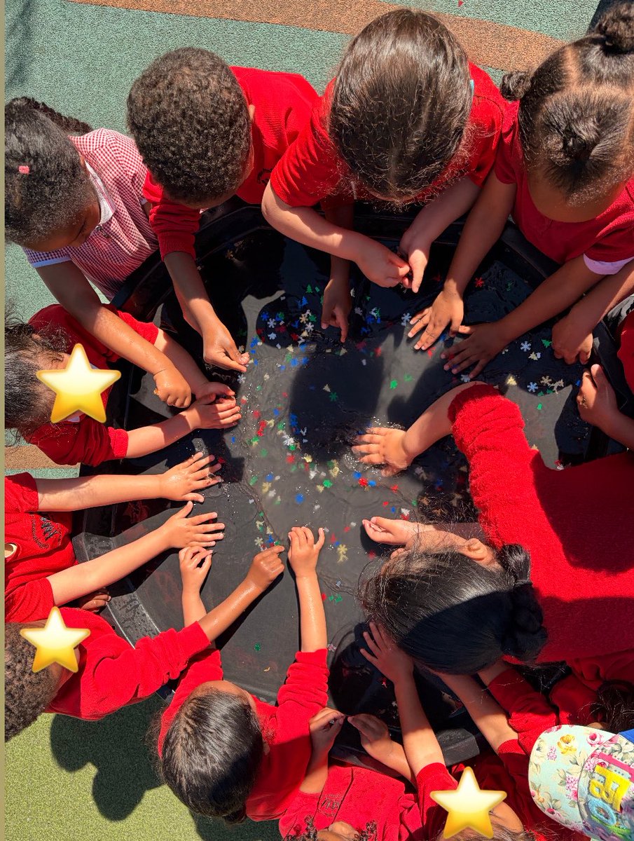 MrsFry_Nursery's tweet image. Cooling our hands on a warm, sunny day while discovering hidden treasures in the water ☀️💧 Exploring, sparking curiosity and building on our communication skills!
#EYFS #LearningThroughPlay @CliftonPrim