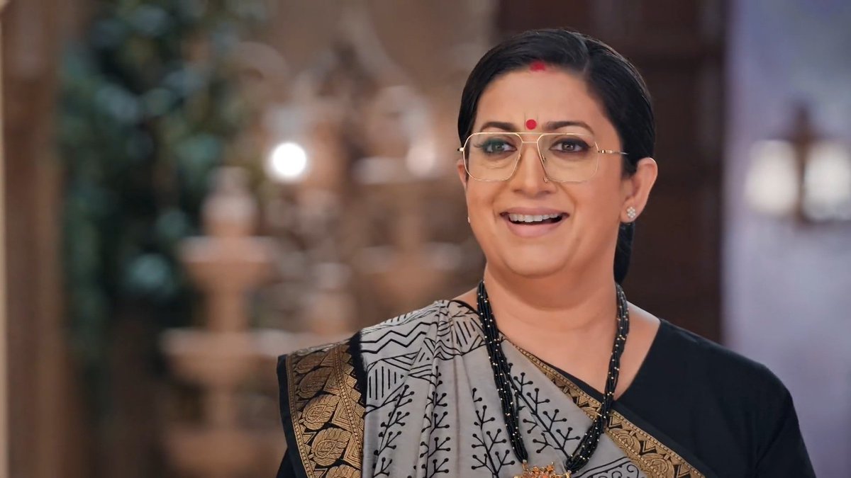 Vaishu4Smritiji's tweet image. Her smile ❤️❤️🔥🔥 
@smritiirani ji ❤️❤️
#smritiirani #smile #virałpost #fanedit