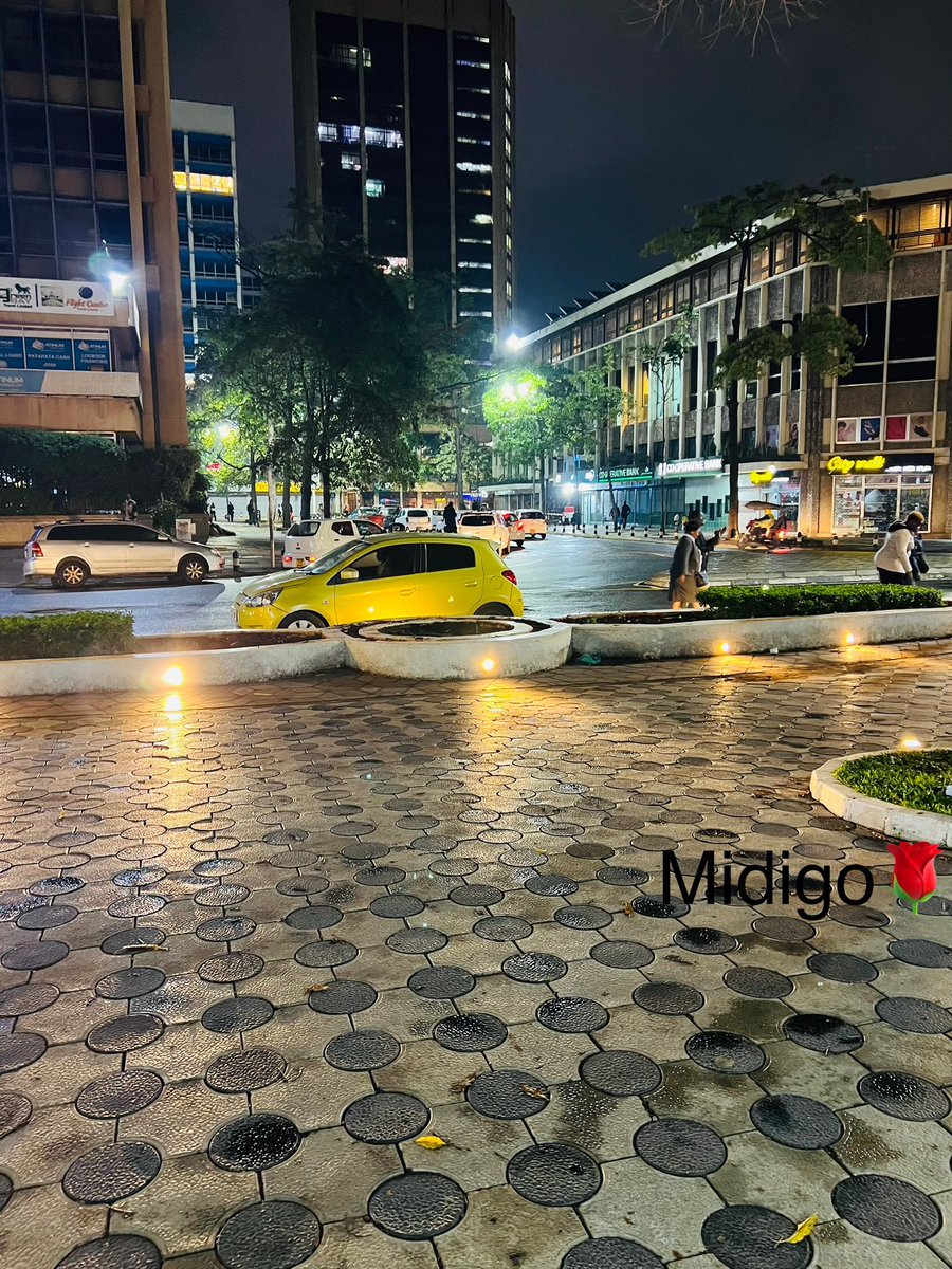 RowMidigo's tweet photo. Nairobi CBD at 9.30pm @SakajaJohnson more street lights are needed around Railways area 👍👍👍…. #nairobigovernor2027 https://t.co/MNN6oCrlD0